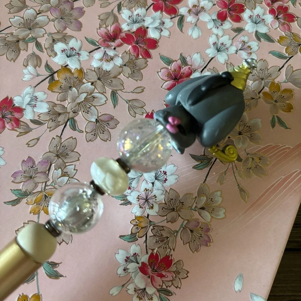 Disney Doorables: Winnie the Pooh: Eeyore party handmade beaded pen
